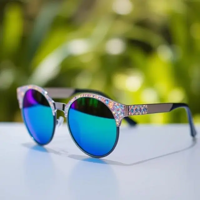 AuraShades Luna model sunglasses